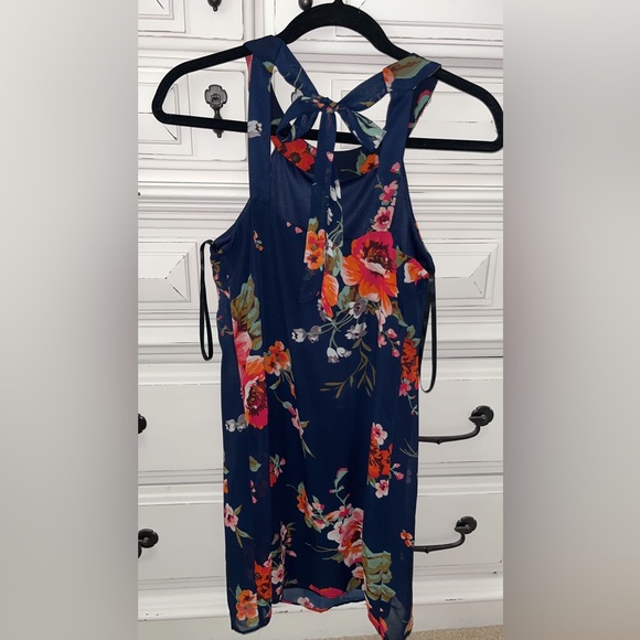 Floral Above Knee Spring/Summer Dress! 💕🌺🌷 - Picture 4 of 5